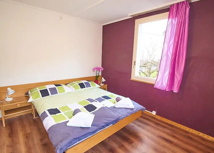 New West Station Апартаменти *